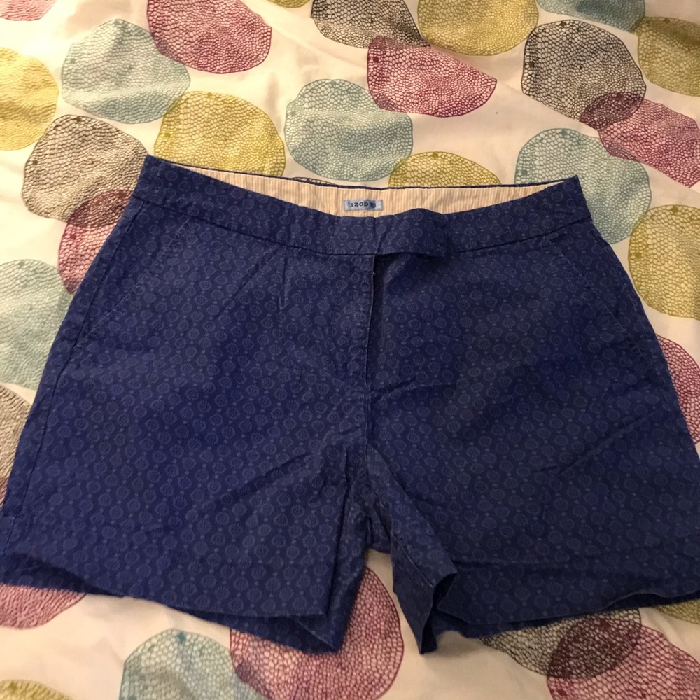 izod. size 16. golf shorts. button needs attached.